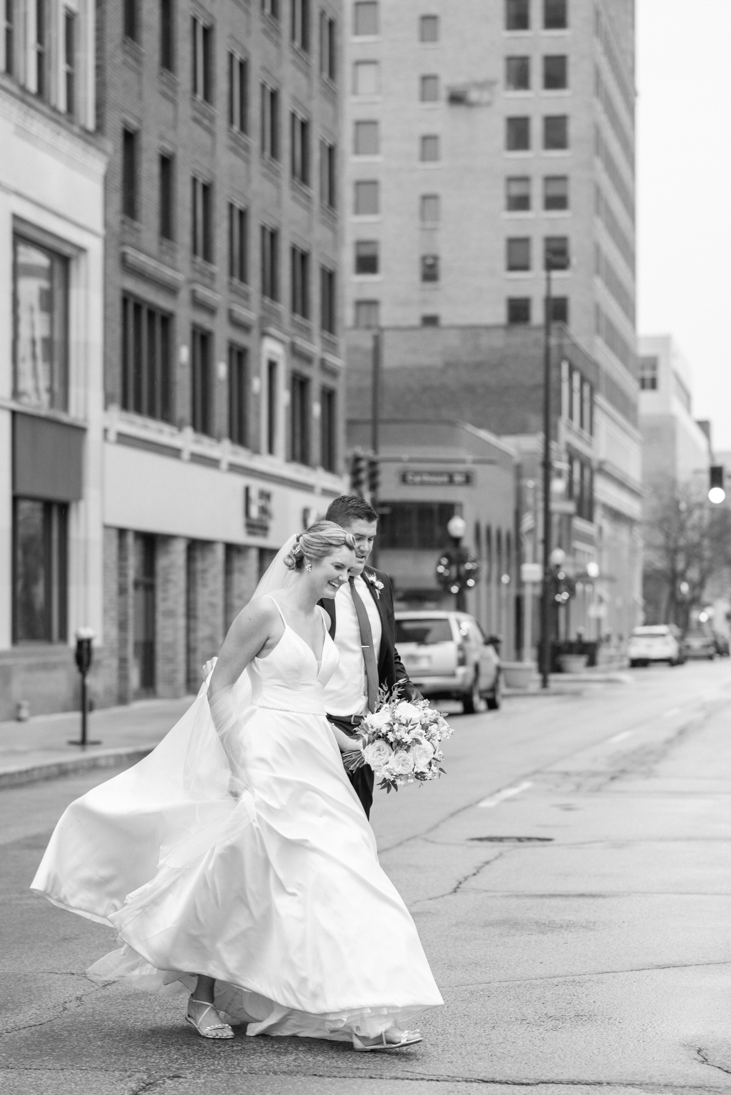 Indiana Wedding Inspiration and Bride and Groom photos by For Wayne Indianapolis Indiana wedding photographer Rose Courts Photography #brideandgroom #weddingphotography 