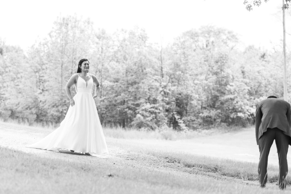 Fort Wayne Wedding Photographer White Rock Barn Wedding by Indiana Wedding Photographer Courtney Rudicel