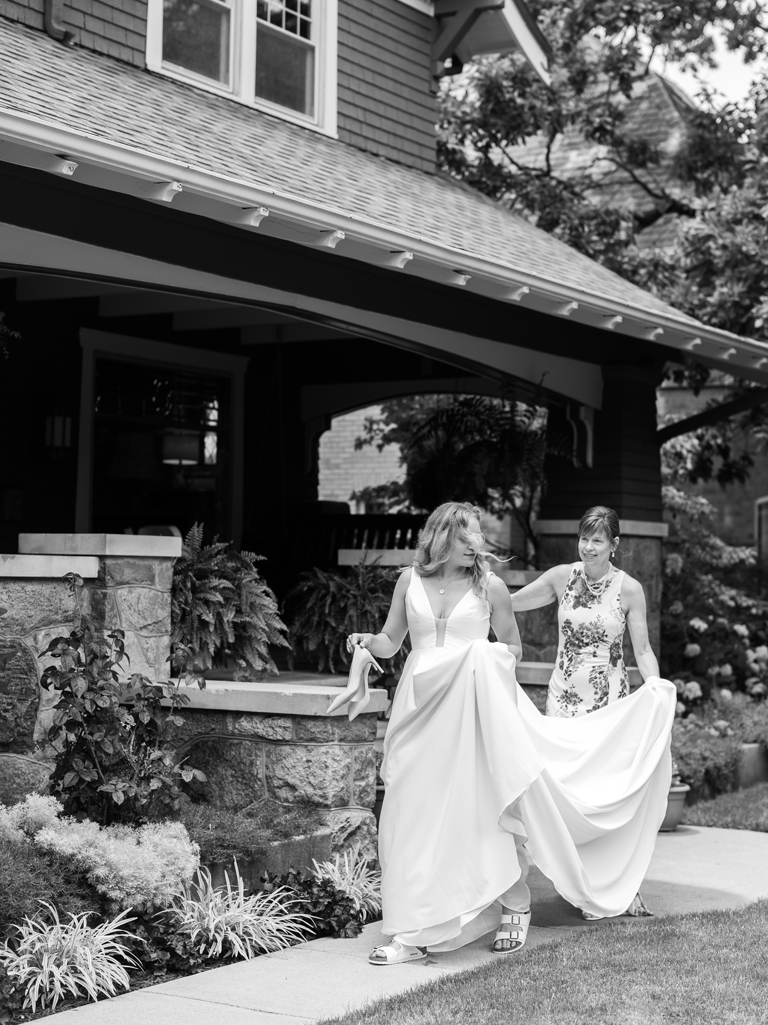 Downtown Fort Wayne Wedding by Indiana Wedding Photographer Courtney Rudicel 