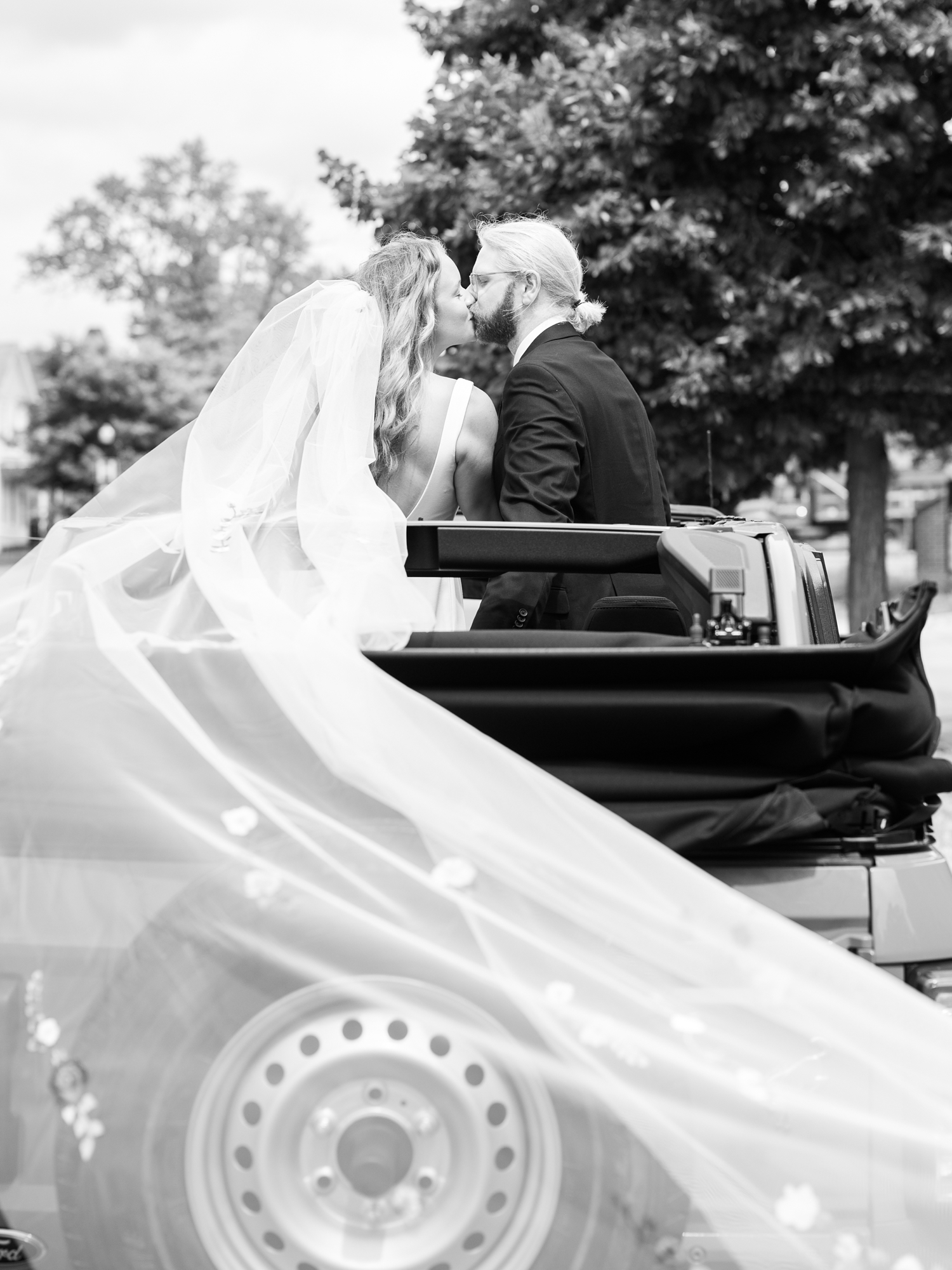 Downtown Fort Wayne Wedding by Indiana Wedding Photographer Courtney Rudicel 