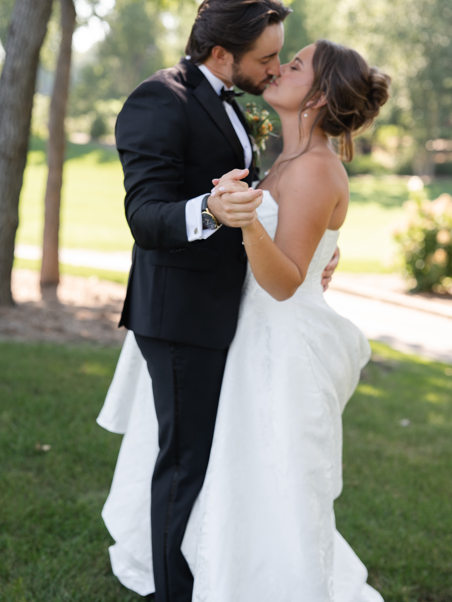 Rich Autumn Colored Country Club Wedding by Michigan Wedding Photographer Courtney Rudicel