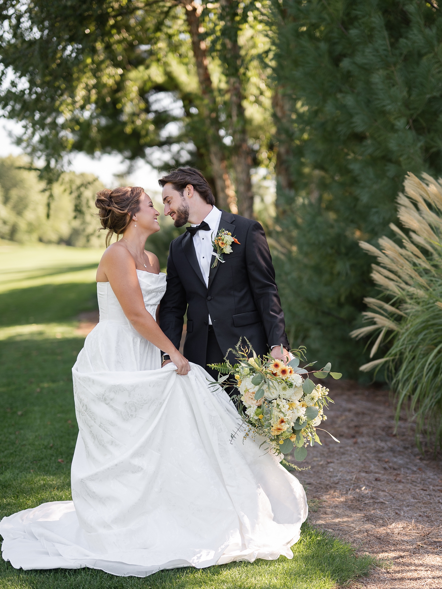 Rich Autumn Colored Country Club Wedding by Michigan Wedding Photographer Courtney Rudicel