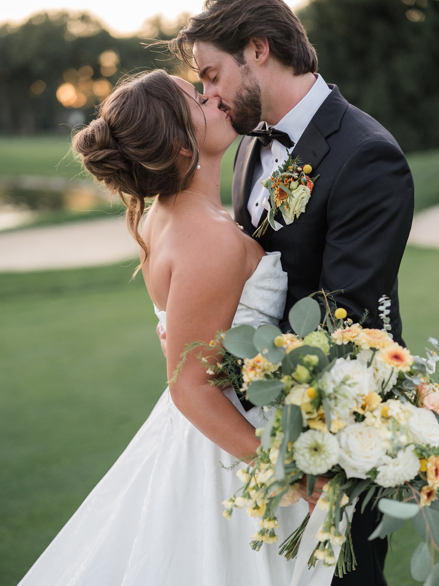 Rich Autumn Colored Country Club Wedding by Michigan Wedding Photographer Courtney Rudicel