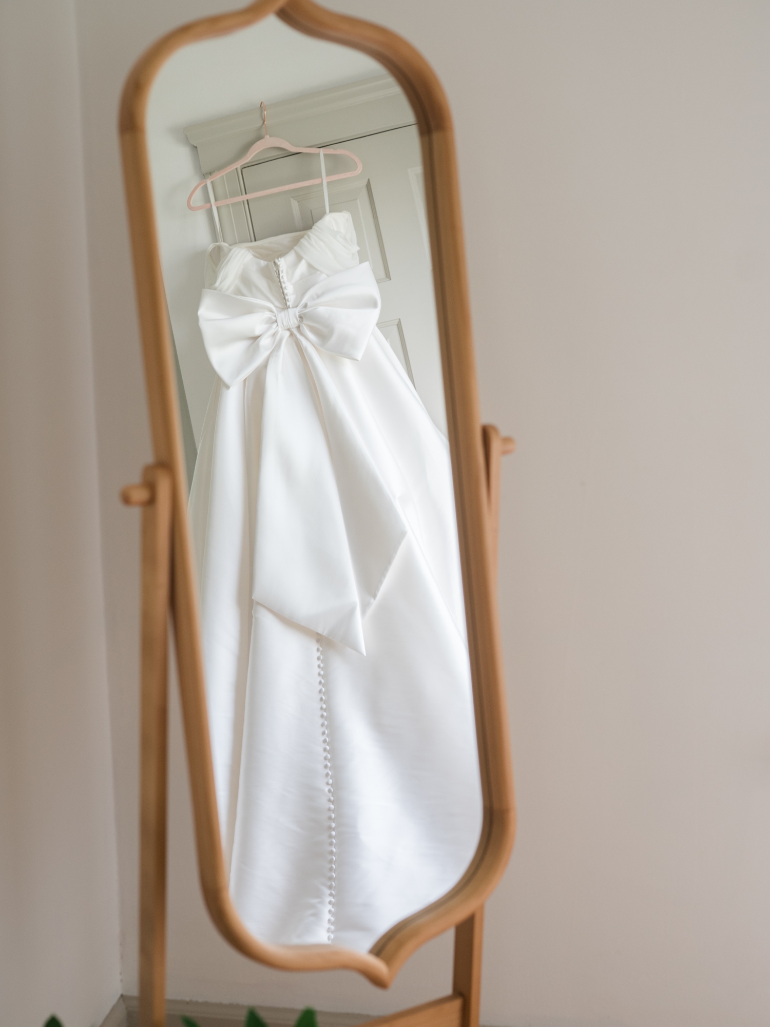 Elegant Neutral Wedding by Michigan Wedding Photographer Courtney Rudicel
