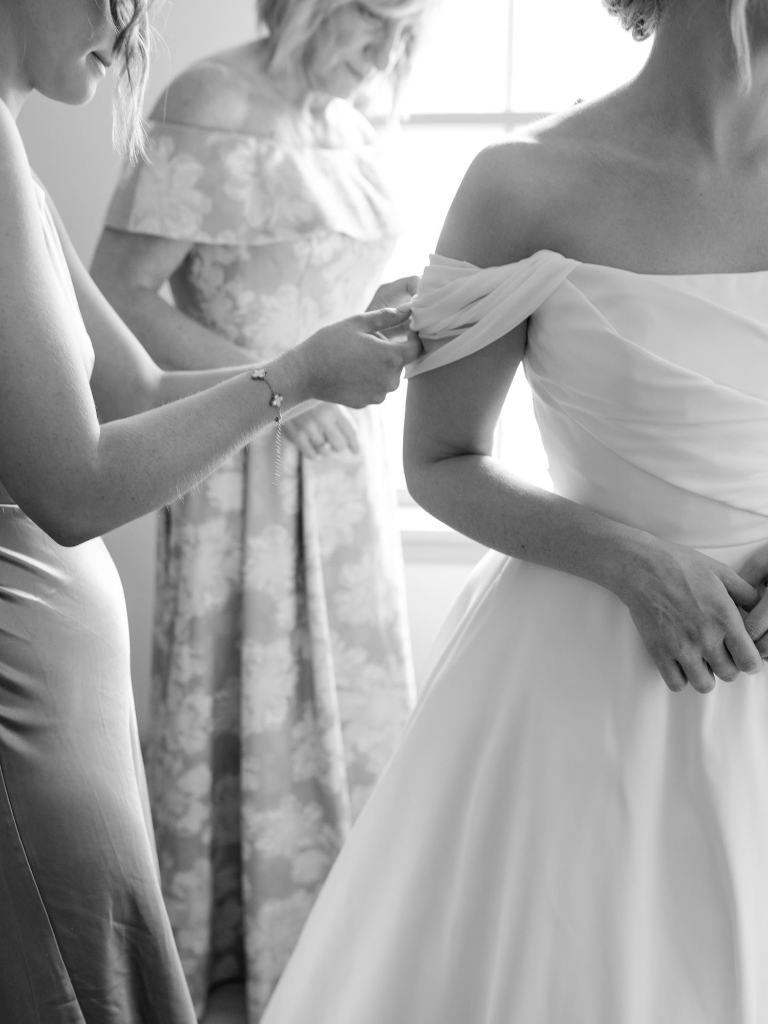 Elegant Neutral Wedding by Michigan Wedding Photographer Courtney Rudicel