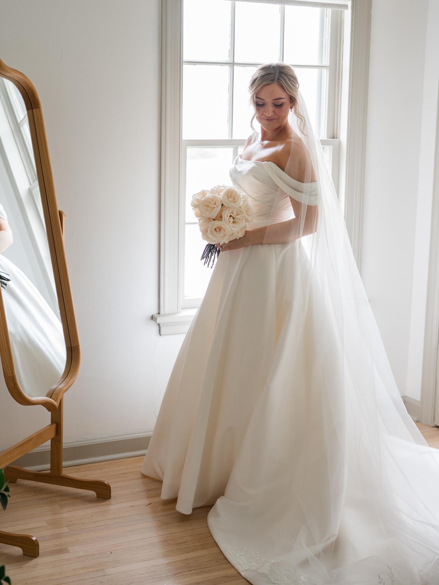 Elegant Neutral Wedding by Michigan Wedding Photographer Courtney Rudicel