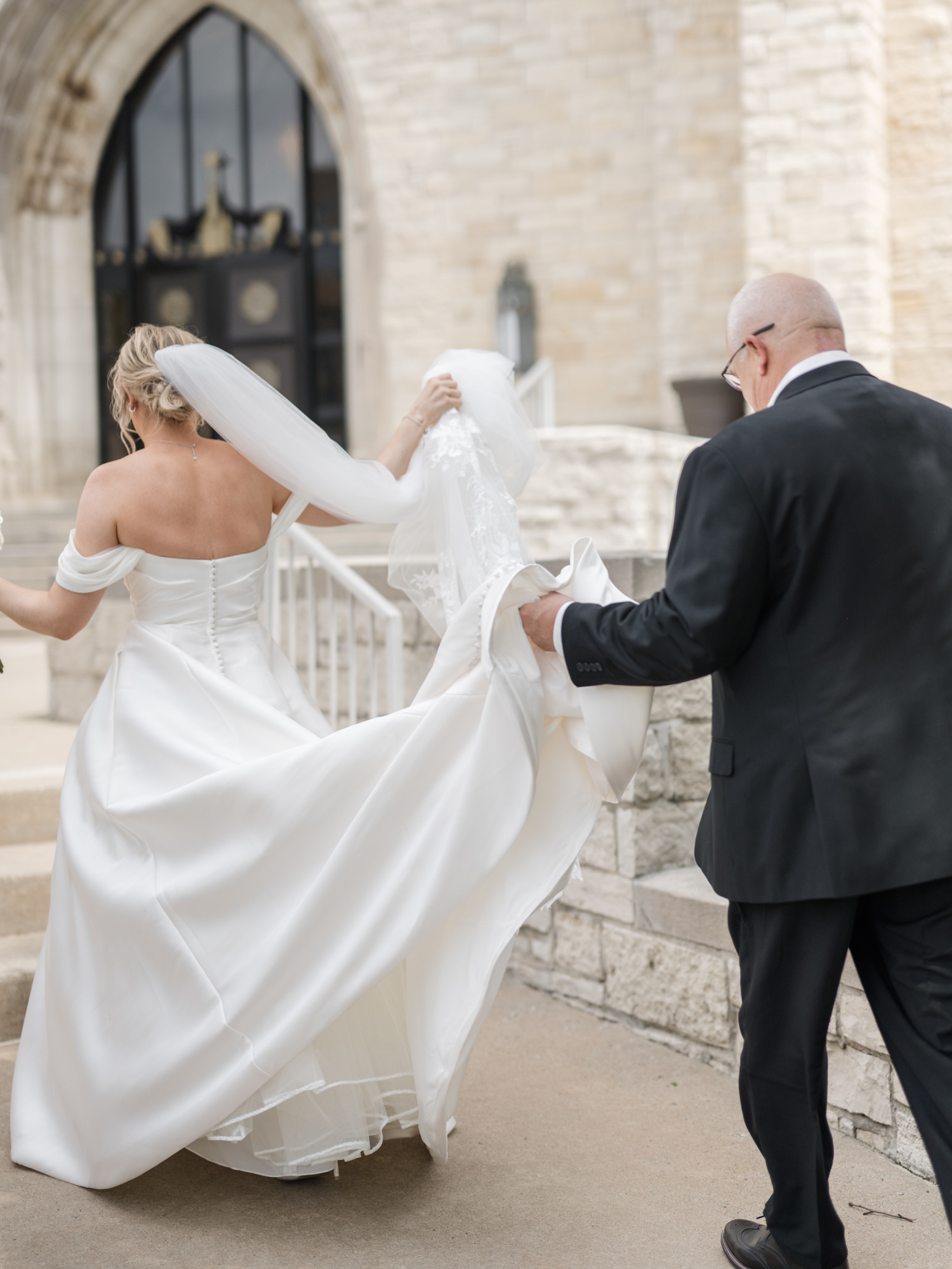 Elegant Neutral Wedding by Michigan Wedding Photographer Courtney Rudicel
