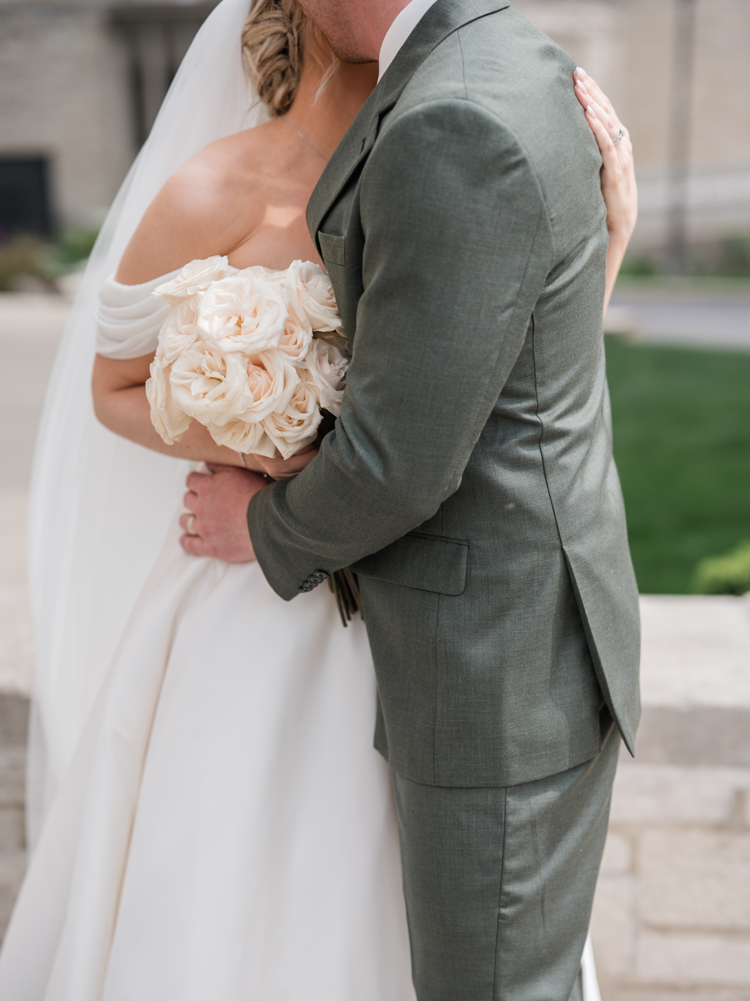 Elegant Neutral Wedding by Michigan Wedding Photographer Courtney Rudicel