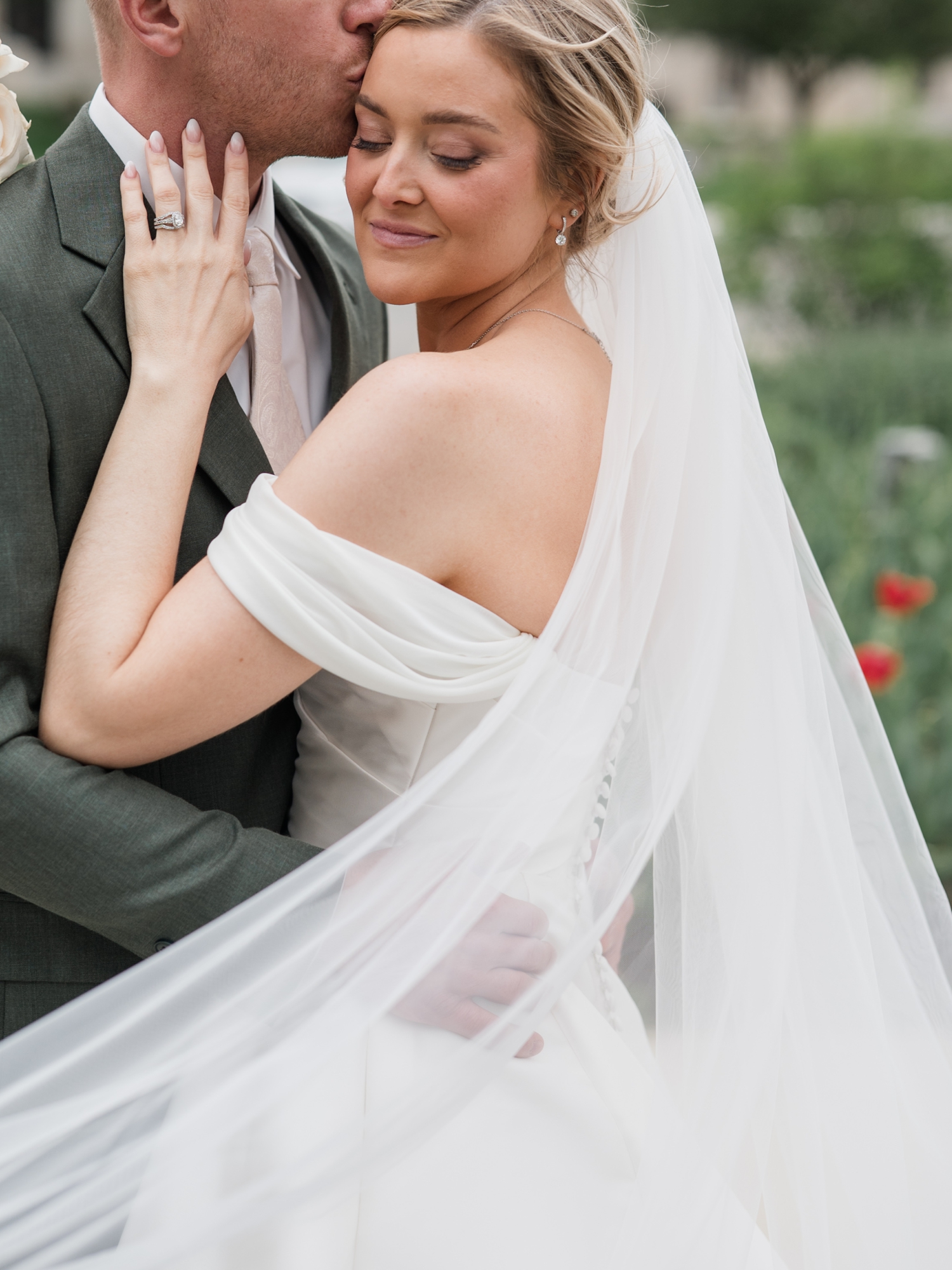 Elegant Neutral Wedding by Michigan Wedding Photographer Courtney Rudicel