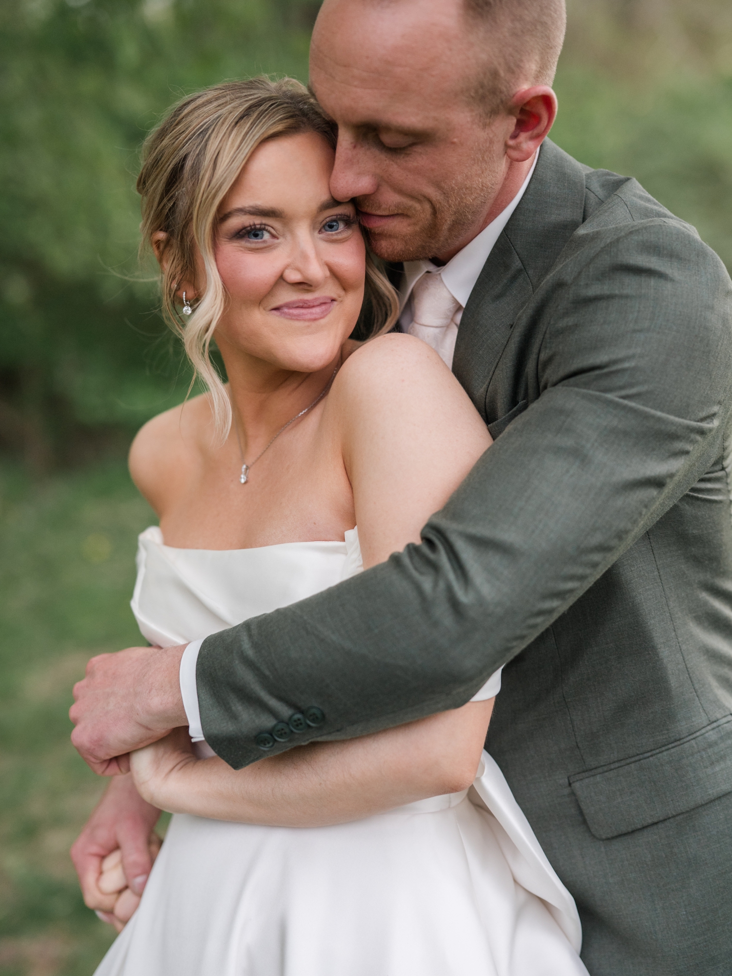 Elegant Neutral Wedding by Michigan Wedding Photographer Courtney Rudicel