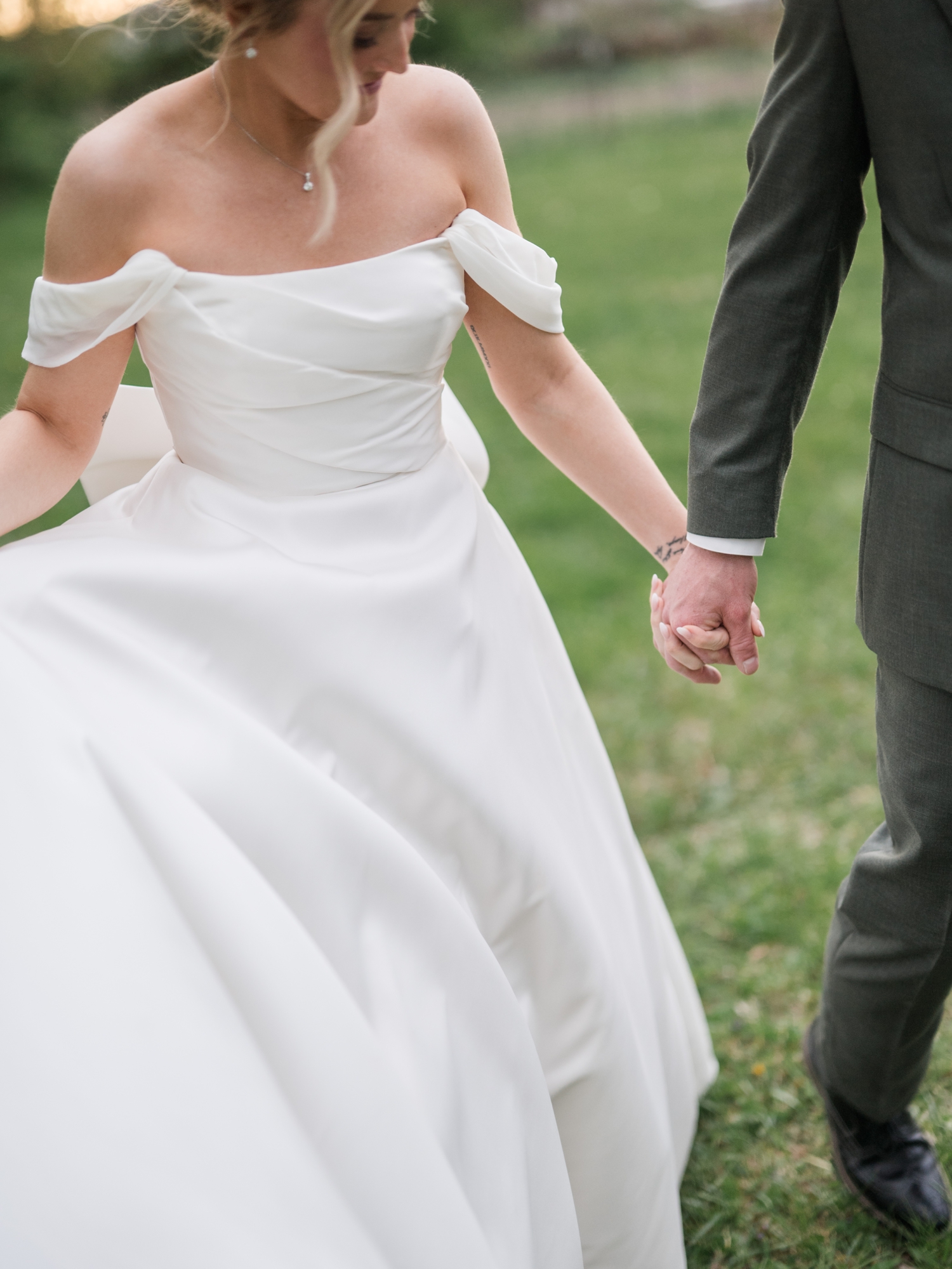Elegant Neutral Wedding by Michigan Wedding Photographer Courtney Rudicel