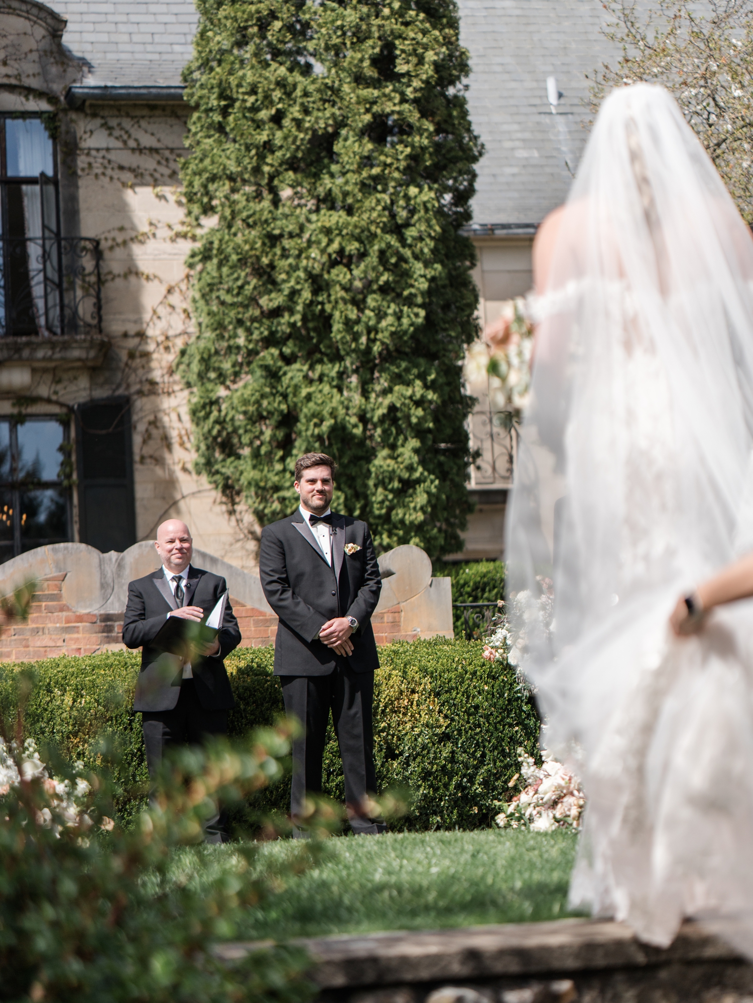 Greencrest Manor outdoor wedding ceremony by Michigan Wedding Photographer Courtney Rudicel