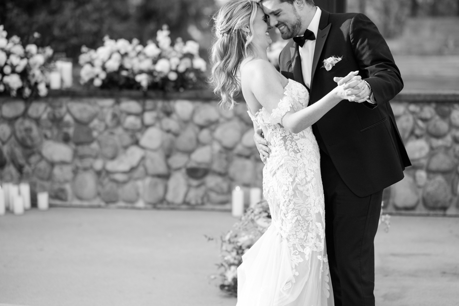 Greencrest Manor outdoor wedding reception by Michigan Wedding Photographer Courtney Rudicel