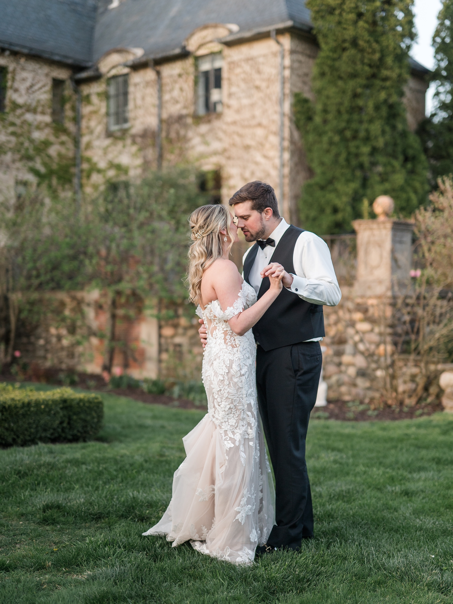 Greencrest Manor Estate Wedding by Michigan Wedding Photographer Courtney Rudicel