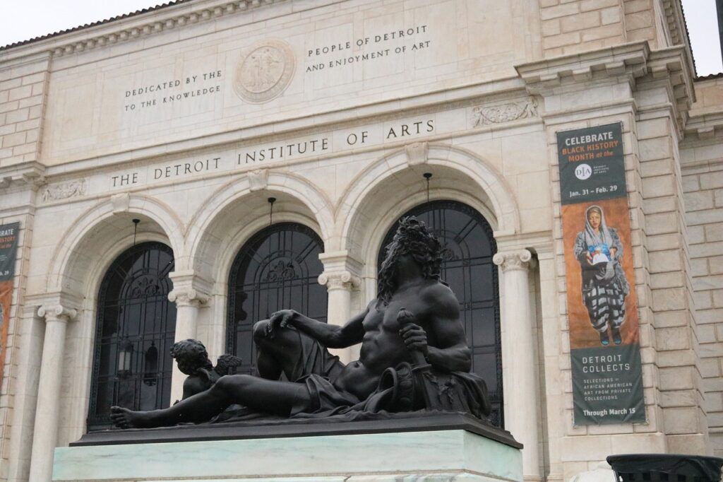 Front view of the Detroit institute of arts, one of the best spots for engagement photos. 
